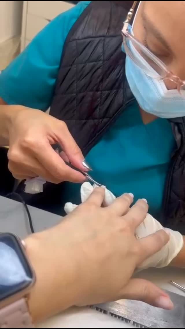 Instagram post from beautybreezenails. This post is in position 0.